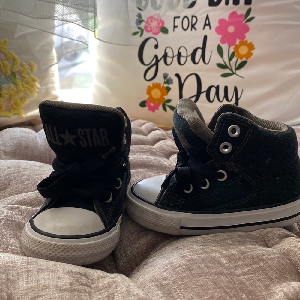 Converse Chuck Taylor All Star infant hi-top. Size 5